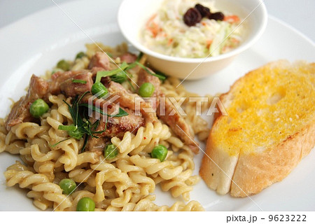 fusilli spicy  green curry sauce Thai fusion food 9623222