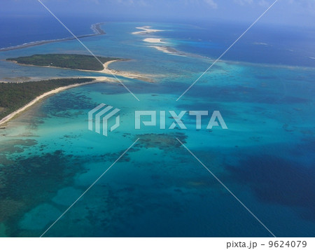 久米島 はての浜全景(空撮) 久米島 はての浜全景(空撮) 9624079