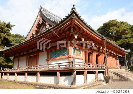 京都伏見にある醍醐寺の金堂 9624203
