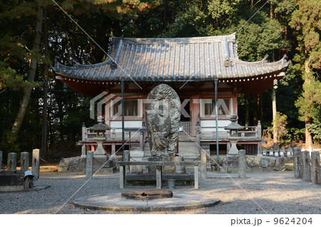 京都伏見にある醍醐寺の不動堂 9624204