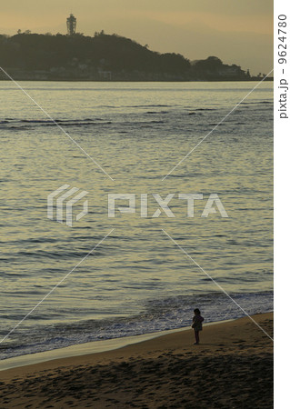 稲村ケ崎の海岸 9624780