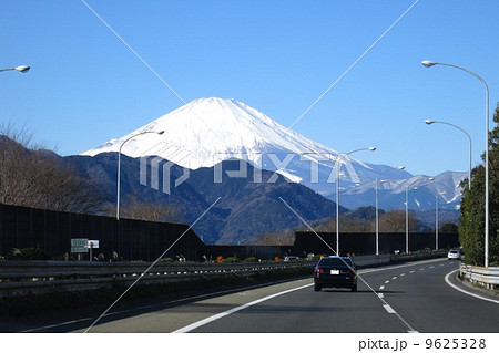 東名高速から見える富士山の写真素材