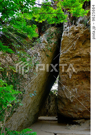 世界遺産　斎場御嶽　三庫理 9625664