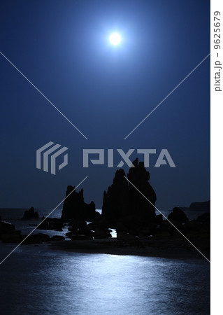 月夜の橋杭岩 9625679