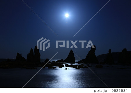 月夜の橋杭岩 9625684