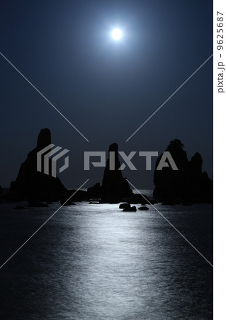月夜の橋杭岩 9625687