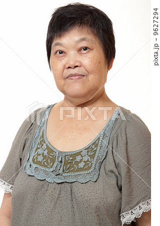 Portrait of an old Asian Chinese woman 9627294