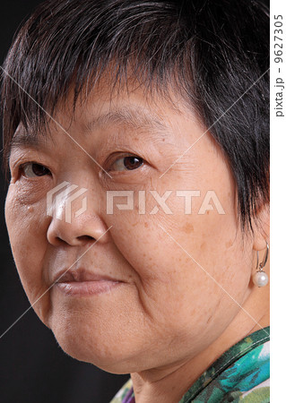 asian woman on black background 9627305