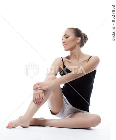 Sensual young model posing in casual clothes 9627863