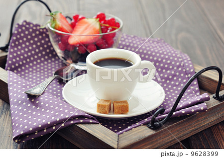 Coffee with fresh berries 9628399