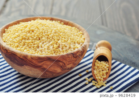 Raw couscous 9628419