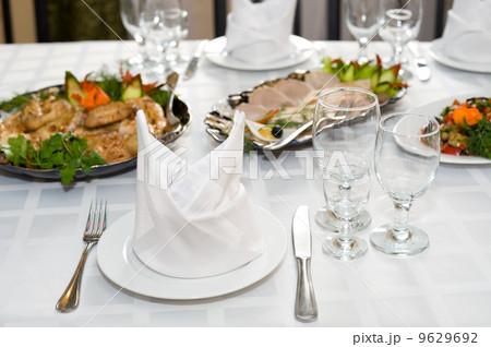 dinner is served 9629692