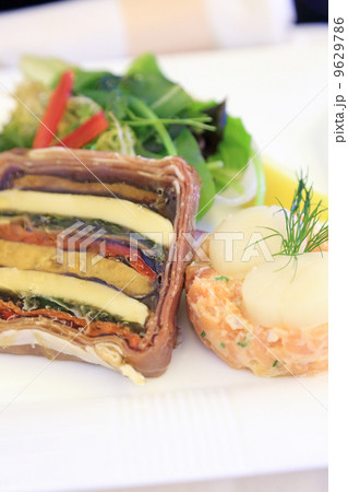おいしいビジネスクラスの機内食のオードブル おいしいビジネスクラスの機内食のオードブル 9629786