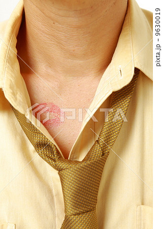 キスマークをつけた男性 キスマークをつけた男性 9630019