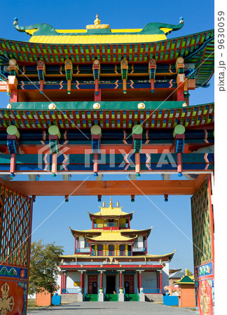 buddhist temple gate 9630059