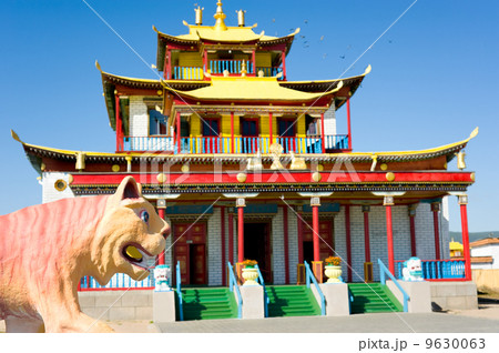 buddhist temple guard 9630063