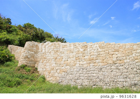 8月沖縄　勝連城・四の郭城壁 9631628