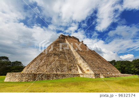 Uxmal 9632574
