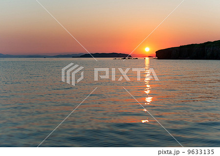 Russky island, Japan sea at colorful sunset Russky island, Japan sea at colorful sunset 9633135