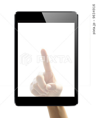 タブレットと女性の手 9634916