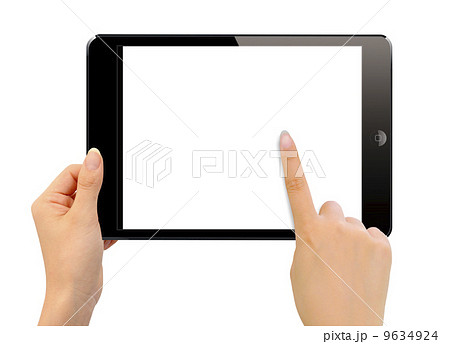 タブレットと女性の手 9634924