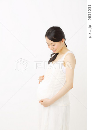 若い妊婦 9635051