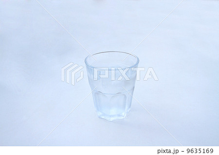 グラスに入った水 9635169