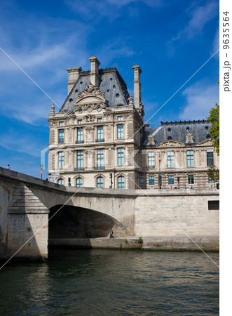 Louvre museum 9635564