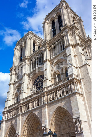 Notre Dame de Paris 9635584