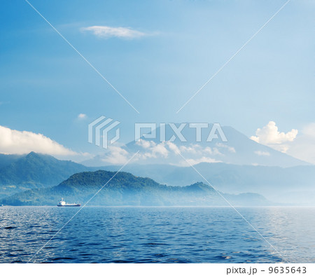 Tropical sea and blue sky 9635643