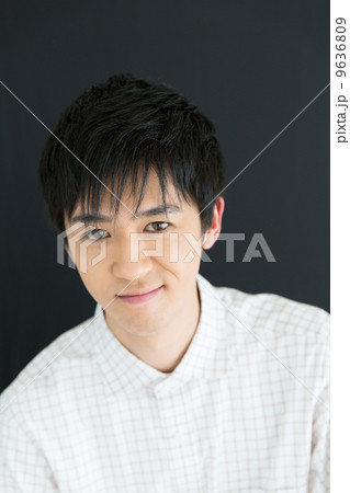 爽やかな男性 9636809