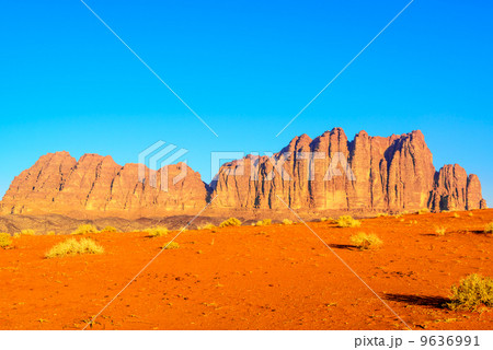 ジェベル・カタール山(ヨルダン、ワディ・ラム) ジェベル・カタール山(ヨルダン、ワディ・ラム) 9636991