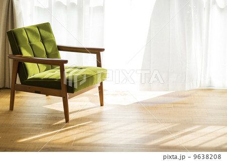 リビングルームに置かれたソファー 9638208