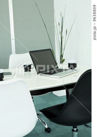 会議テーブル 9638809