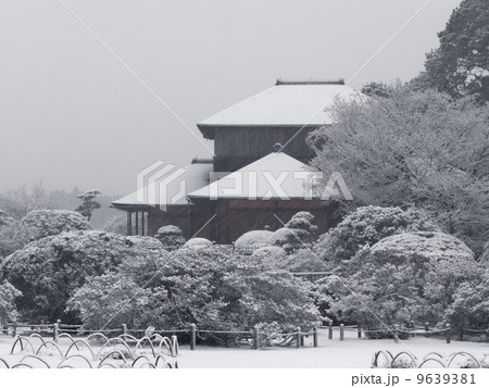 雪の好文亭(偕楽園)~横カット 雪の好文亭(偕楽園)~横カット 9639381
