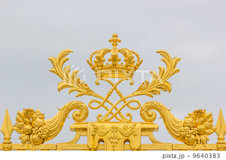 Golden ornate gate of Chateau de Versailles Golden ornate gate of Chateau de Versailles 9640383