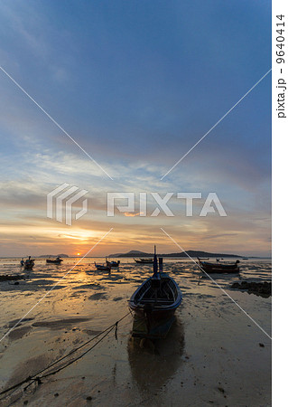 Beautiful sunrise in Rawai on the island of Phuket 9640414