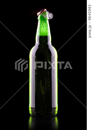 open wet beer bottle 9640983