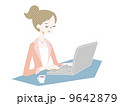 デスクワークをする女性 9642879