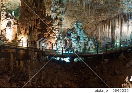 Stalactite stalagmite cavern 9646036