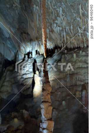 Stalactite stalagmite cavern Stalactite stalagmite cavern 9646040