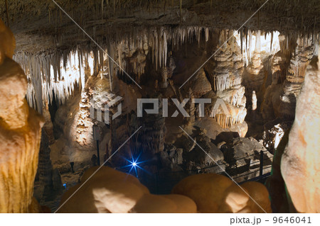 Stalactite stalagmite cavern Stalactite stalagmite cavern 9646041