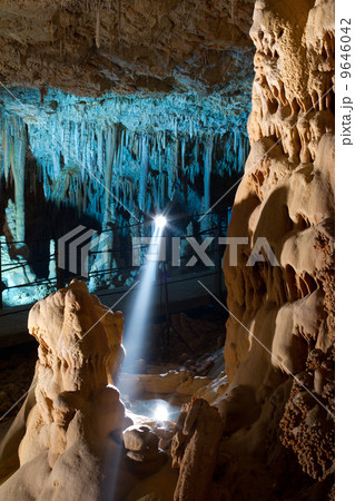 Stalactite stalagmite cavern 9646042