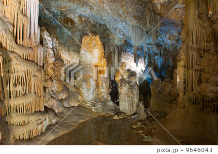 Stalactite stalagmite cavern 9646043