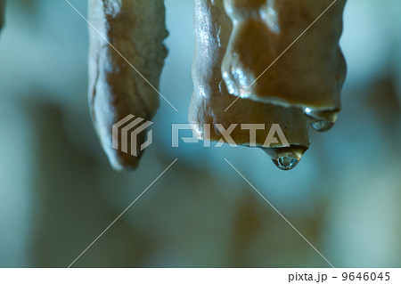 Stalactite stalagmite cavern Stalactite stalagmite cavern 9646045