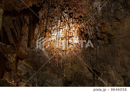 Stalactite stalagmite cavern 9646056