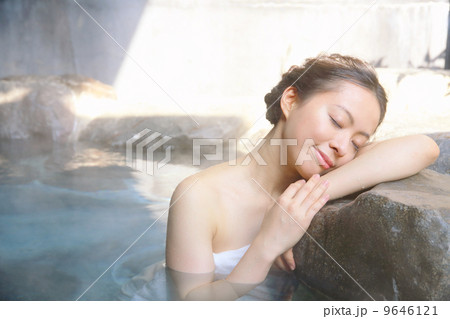 温泉・女性 9646121