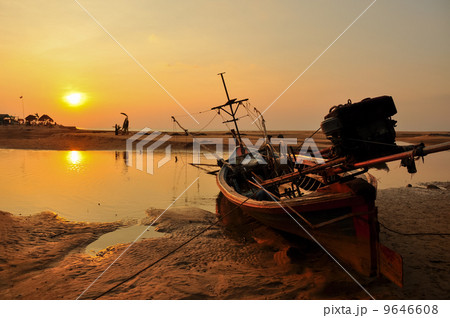 The old fishing boat The old fishing boat 9646608