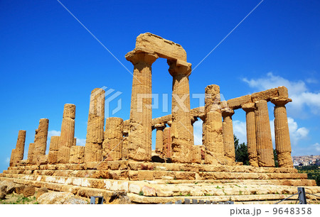 Colonnade of Hera (Juno) temple in Agrigento. Sicily, Italy Colonnade of Hera (Juno) temple in Agrigento. Sicily, Italy 9648358