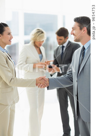 Executives shaking hands in office 9654753